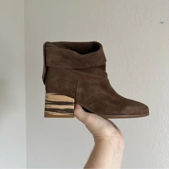 Anthropologie X ANTELOPE Brown Suede Leather Almond Toe Block Heel Slouc… - Picture 7 of 8